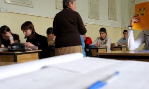 Lovitură pentru profesori! Creșterea salariilor va fi am&acirc;nată pentru 2021