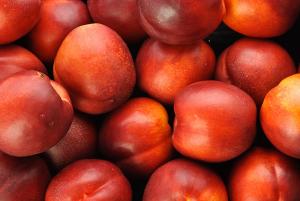 Vremea rea scumpește fructele rom&acirc;nești