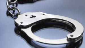 T&acirc;năr de 20 de ani arestat după ce a sechestrat o fată și a obligat-o să se prostitueze