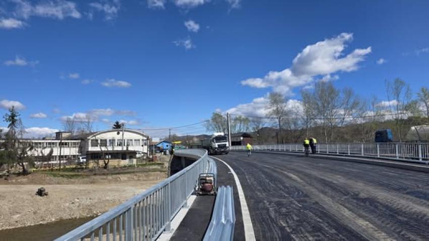 O lucrare mult așteptată de dâmbovițeni – dar și de toți cei care tranzitează nordul județului – este aproape gata!