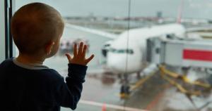 Autoritățile au &icirc;nființat o direcție pentru susținerea copiilor cu părinții plecați la muncă &icirc;n străinătate