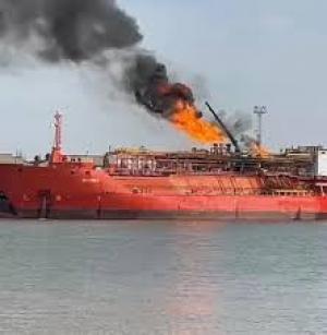 Navă cu GPL &icirc;n flăcări la Ismail, Ucraina, după un atac cu drone; autoritățile rom&acirc;ne evacuează preventiv populația din Plauru
