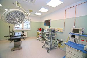 Clădirea principală a Spitalului Tg. Bujor, &icirc;n care funcţionează Maternitatea şi secţia de Chirurgie Generală, a fost consolidată, reabilitată şi modernizată