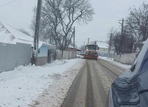 Intervenție dificilă a utilajelor pe DN 24D, &icirc;ntre localitățile Băleni-Tulucești. Drumul este &icirc;nchis circulației