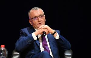 C&icirc;mpeanu şi-a dat demisia din funcţia de ministru al Educaţiei: &bdquo;Sunt omul care construiește și nu sunt omul care dăr&acirc;mă!&rdquo;