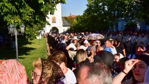 Procesiune impresionantă cu moaștele Sfintei Mari Mucenițe Chiriachi la Huși