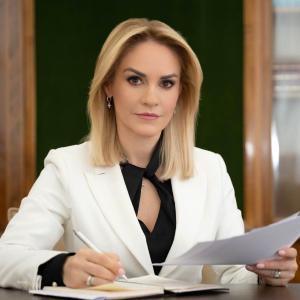 Firea: &bdquo;Doar &icirc;n primele cinci luni, 33.000 de persoane au fost victime ale violențelor acasă sau &icirc;n familie"