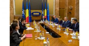 Asigurarea transportului gratuit al elevilor și noul pachet de legi ale educației, teme abordate la &icirc;ntrevederea premierului Ciucă cu reprezentanții Consiliului Național al Elevilor