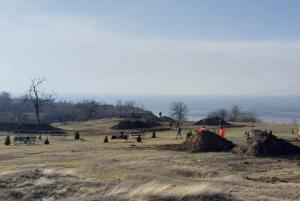 Descoperiri arheologice la cetatea dacică de la Piroboridava: vase de ceramică, un v&acirc;rf de săgeată din bronz și oase de animal decorate cu diverse simboluri