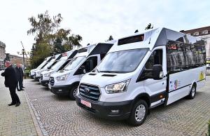 &Icirc;ncă cinci microbuze școlare ajunse &icirc;n județul Prahova