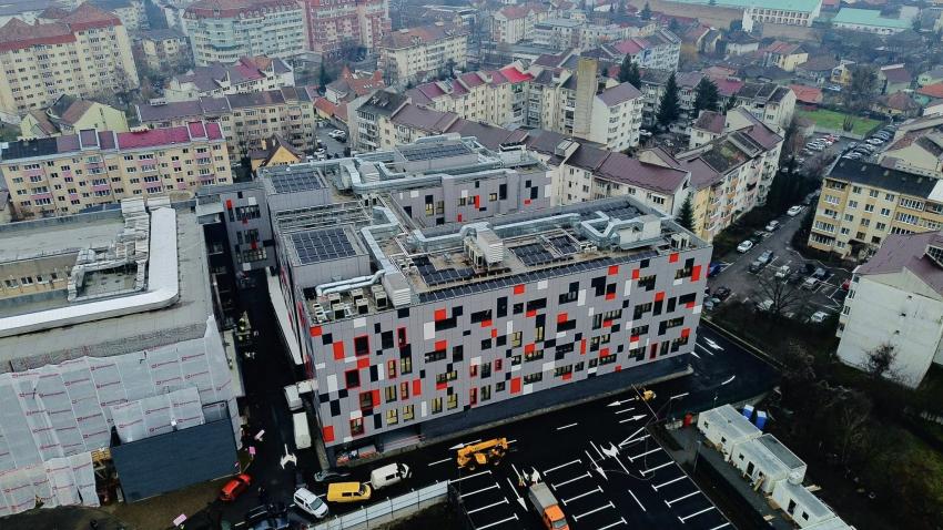 Primul corp nou de spital județean construit &icirc;n Rom&acirc;nia după 1989 a fost finalizat la Bistrița prin PNRR