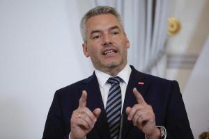 Cancelarul austriac Karl Nehammer se &icirc;nt&acirc;lnește la București cu președintele Klaus Iohannis și cu premierul Marcel Ciolacu
