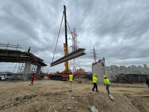 SE MONTEAZĂ ULTIMELE GRINZI PE CENTURA S&Acirc;NMARTIN