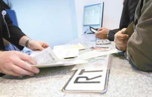 Rom&acirc;nii vor putea să-și &icirc;nmatriculeze mai repede mașinile. Vor fi &icirc;nființate 26 de noi sedii &icirc;n toată țara
