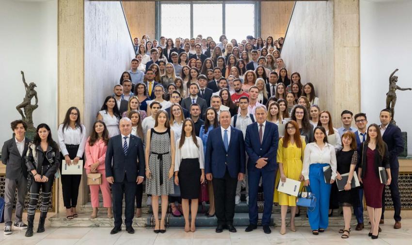 Premierul Ciucă: Bun venit stagiarilor din acest an &icirc;n Programul oficial de Internship al Guvernului Rom&acirc;niei!