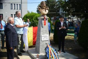 De Ziua Aviației Rom&acirc;ne, a fost dezvelit bustul reginei &icirc;nălțimilor&nbsp;la Muzeul Aeronauticii de la Tecuci