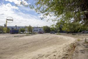 O nouă parcare cu spații de joacă pe terasă &icirc;ntr-un cartier din Galați