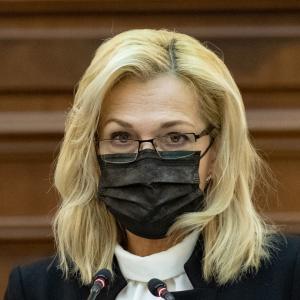 Senatoarea Laura Georgescu: Inechitățile din sistemul de &icirc;nvățăm&acirc;nt privind personalul nedidactic din inspectoratele școlare trebuie &icirc;ndreptate de &icirc;ndată!