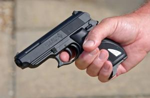 Pistolar, &icirc;ntr-un parc din Brăila:&bdquo;Dacă mă ataca cineva, atunci &icirc;mpușcam&rdquo;