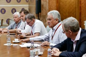 Sindicaliștii și premierul Ilie Bolojan au discutat cu sindicatele din educație despre măsurile din &icirc;nvățăm&acirc;nt