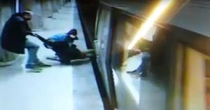 Salvare miraculoasă la metrou. O minoră a fost trasă &icirc;n ultimul moment din fața trenului