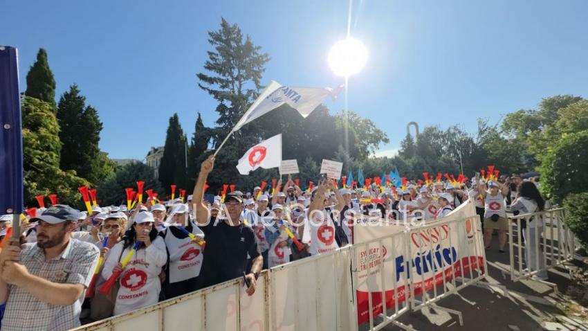 Sanitas amenință cu greva generală dacă Guvernul taie fondul de salarii cu 10%