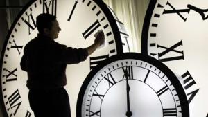 Rom&acirc;nia trece la ora de vară