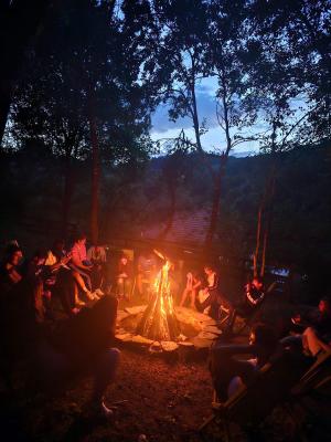 Zeci de copii din medii vulnerabile, trimiși &icirc;n tabără gratuit, de Consiliul Județean Buzău