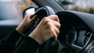 Guvernul introduce suspendarea automată a permisului pentru amenzile neachitate