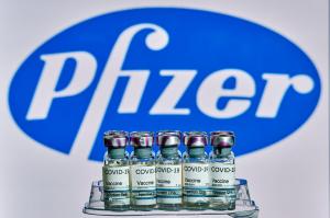 Aproape 700.000 de doze de vaccin Pfizer BioNTech ajung astăzi &icirc;n țară