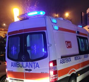 O ambulanță din Galați, aflată &icirc;n misiune, a fost lovită de un șofer beat