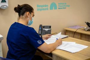 Call center lansat, &icirc;n premieră, pentru aparținătorii pacienților din ATI COVID de la Institutul &bdquo;Marius Nasta&rdquo;