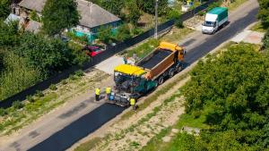 Covor asfaltic nou pe &icirc;ncă 6 kilometri de drum județean &icirc;n Suceava