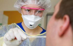 Pacienții asimptomatici pot fi externați la cerere. Vor răspunde &icirc;n fața legii dacă &icirc;mbolnăvesc alte persoane!