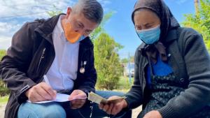 Vicepremierul Dan Barna, voluntar &icirc;n campania de vaccinare dintr-o comună