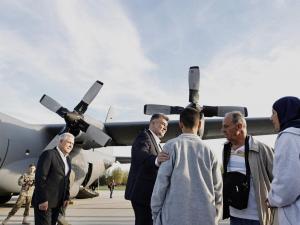 Aproape 70 de copii, femei, bătr&acirc;ni și persoane cu probleme medicale grave au fost repatriați din Liban