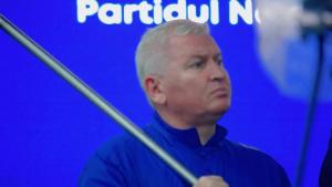 Scandal monstru &icirc;n Parlament: Florin Roman susține că a fost lovit cu genunchiul &icirc;n zona nasului de Dan V&icirc;lceanu