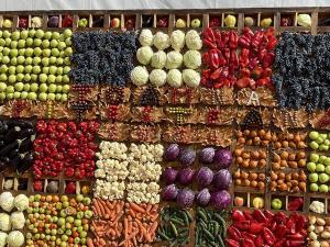 Piețe bogate &icirc;n produsele toamnei &icirc;n județul Bacău