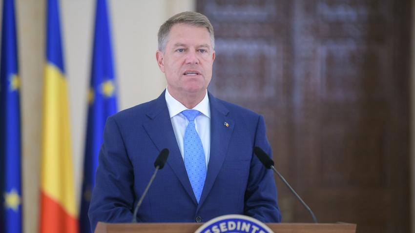Klaus Iohannis, mesaj pentru medici: Știm că vă este greu, dar voi sunteți &icirc;n prima linie