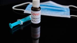 Vaccinul anti-COVID-19 nu va putea fi distribuit pe internet sau &icirc;n farmacii!