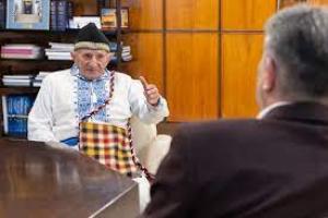 Ciolacu s-a &icirc;nt&acirc;lnit cu un țăran din Vrancea: mi-a zis că nimeni nu măn&acirc;ncă cu două linguri