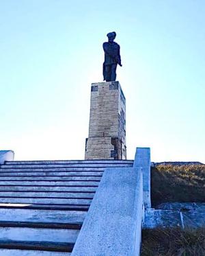 Cea mai &icirc;naltă statuie din Galați, ridicată &icirc;n amintirea ultimei bătălii a voievodului Ioan Vodă cel Viteaz, va fi reabilitată de Consiliul Județean Galați