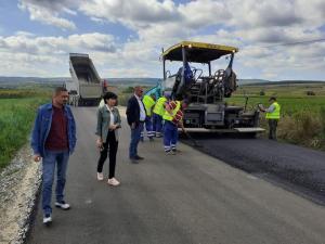 Asfaltări finalizate pe două drumuri județene din Botoșani