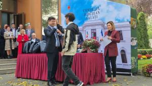 Fotea: &bdquo;Susținem performanța &icirc;n educație&rdquo; &ndash;elevii de top ai Galațiului, premiați de Consiliul Județean